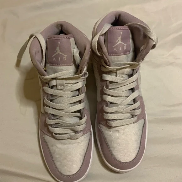 Jordan 1s Retro Heiress Plum - Picture 7 of 10